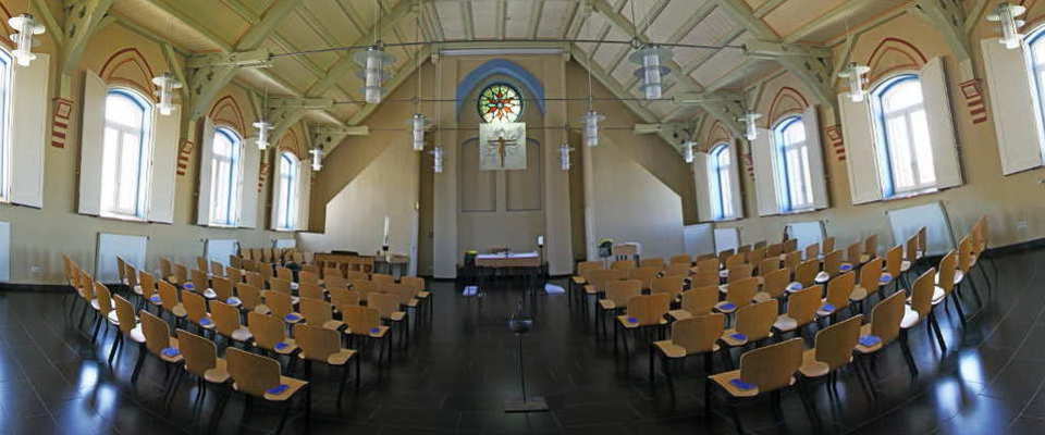 Blick in den Kirchenraum der JVA
